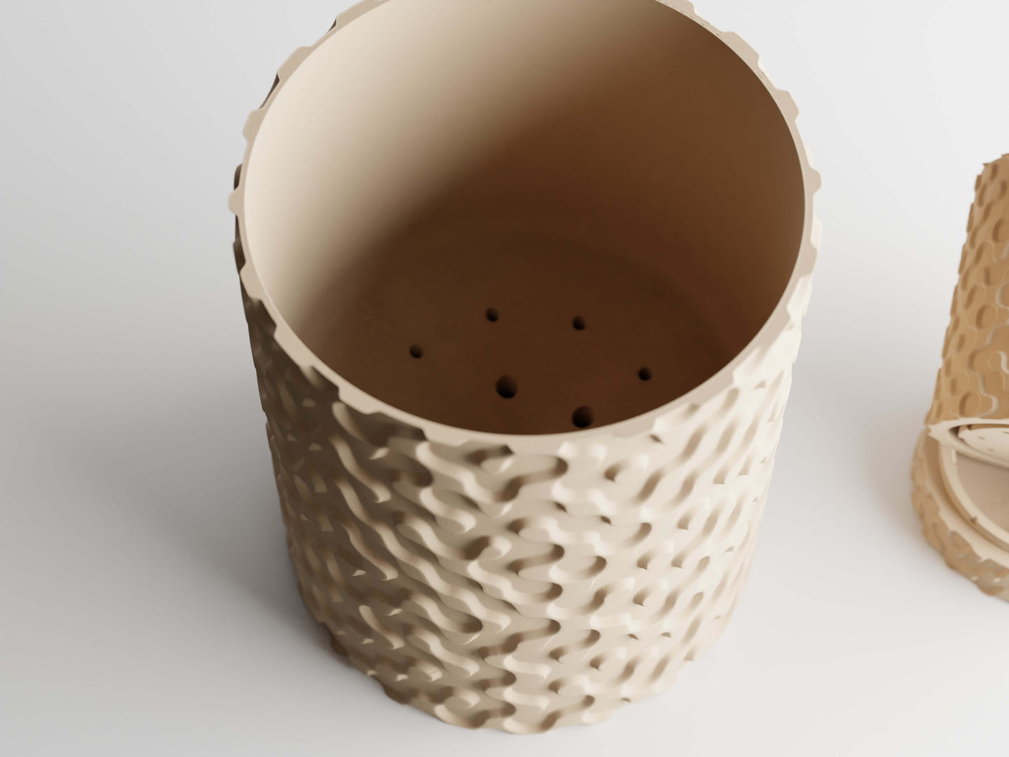 Geo planter with twist-on drip tray